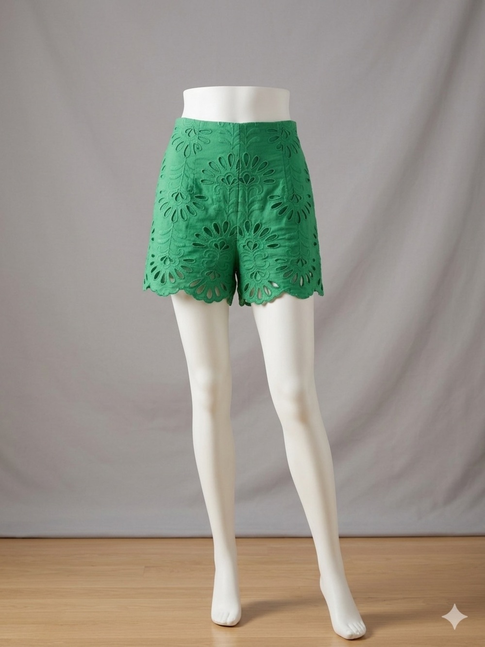 Zara size small- Green Eyelet Scallop-Hem Women's Shorts